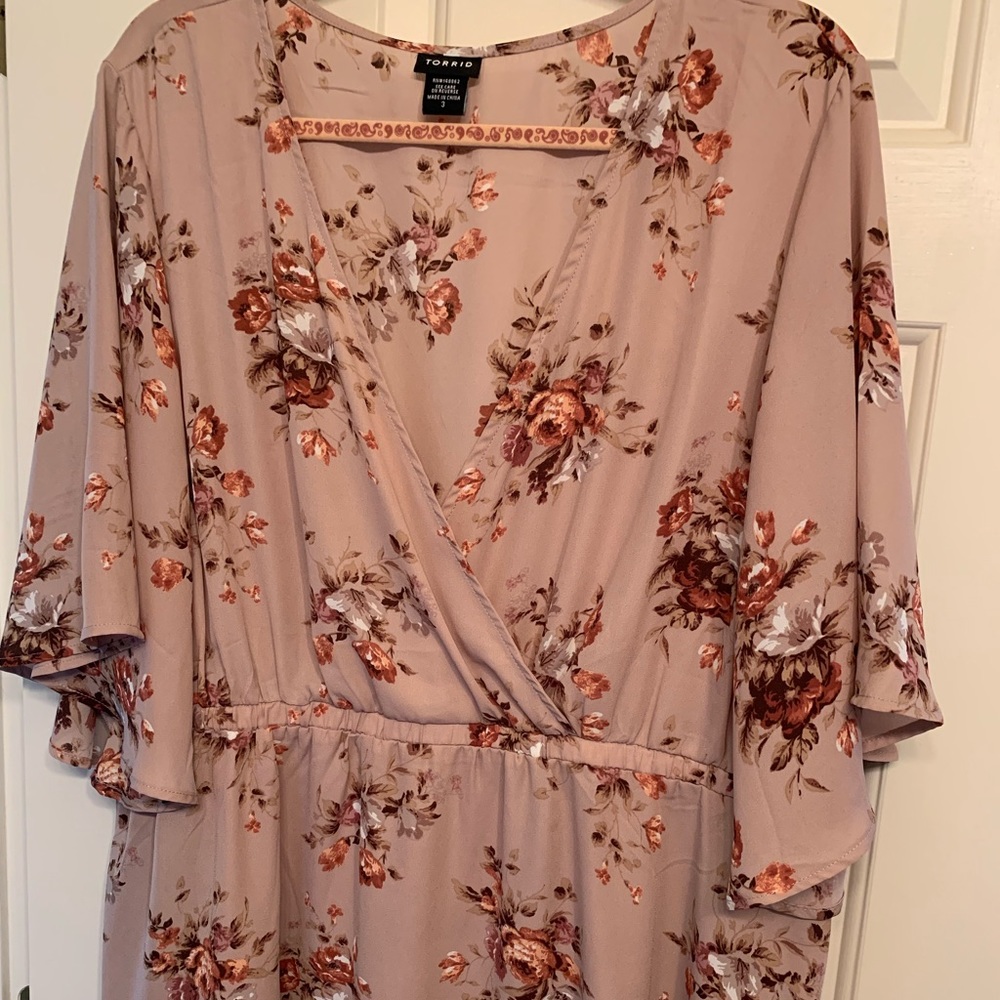 Torrid flutter sleeve blouse
